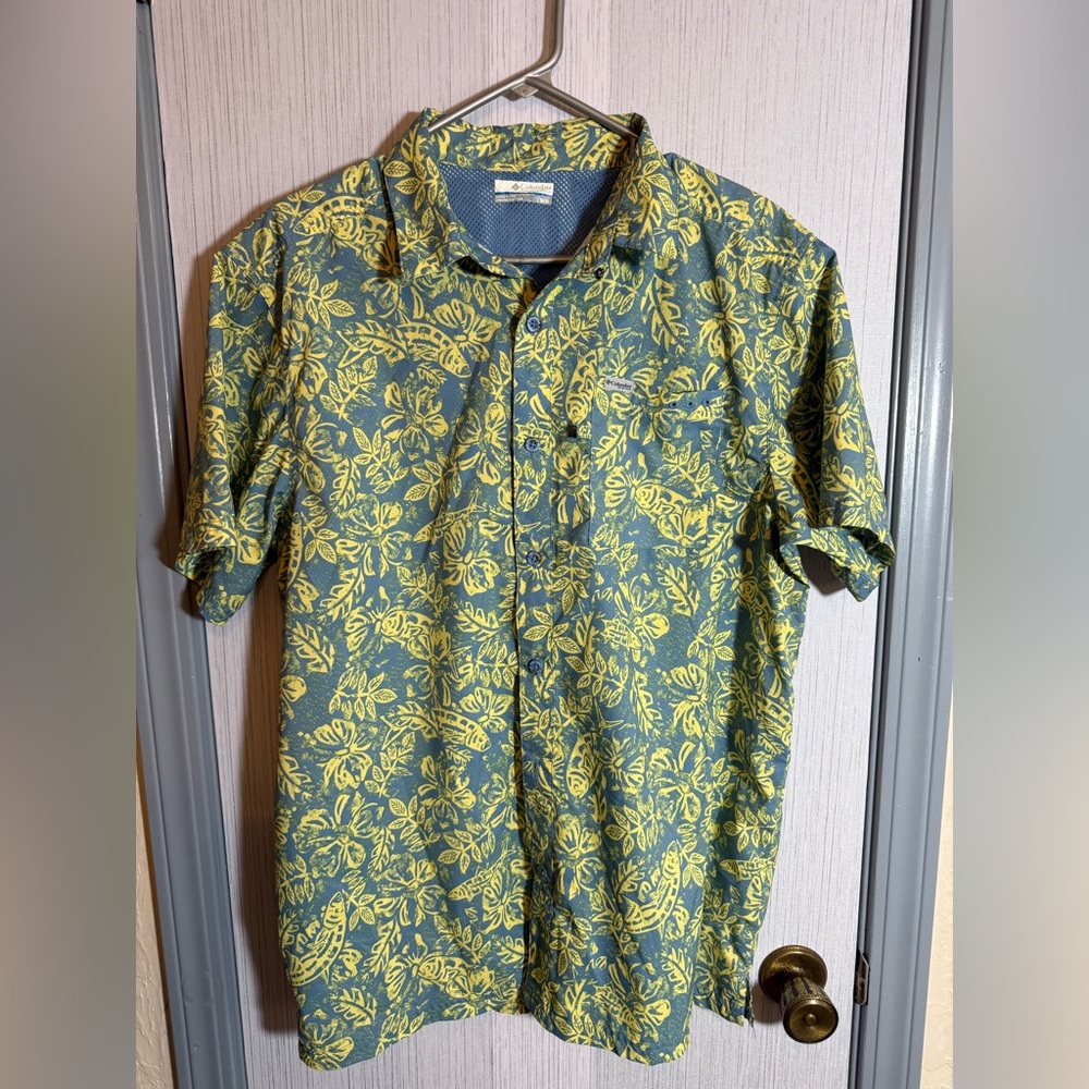 Columbia Sportswear Performance Fishing Gear (PFG) Men’s Short Sleeve - Size M